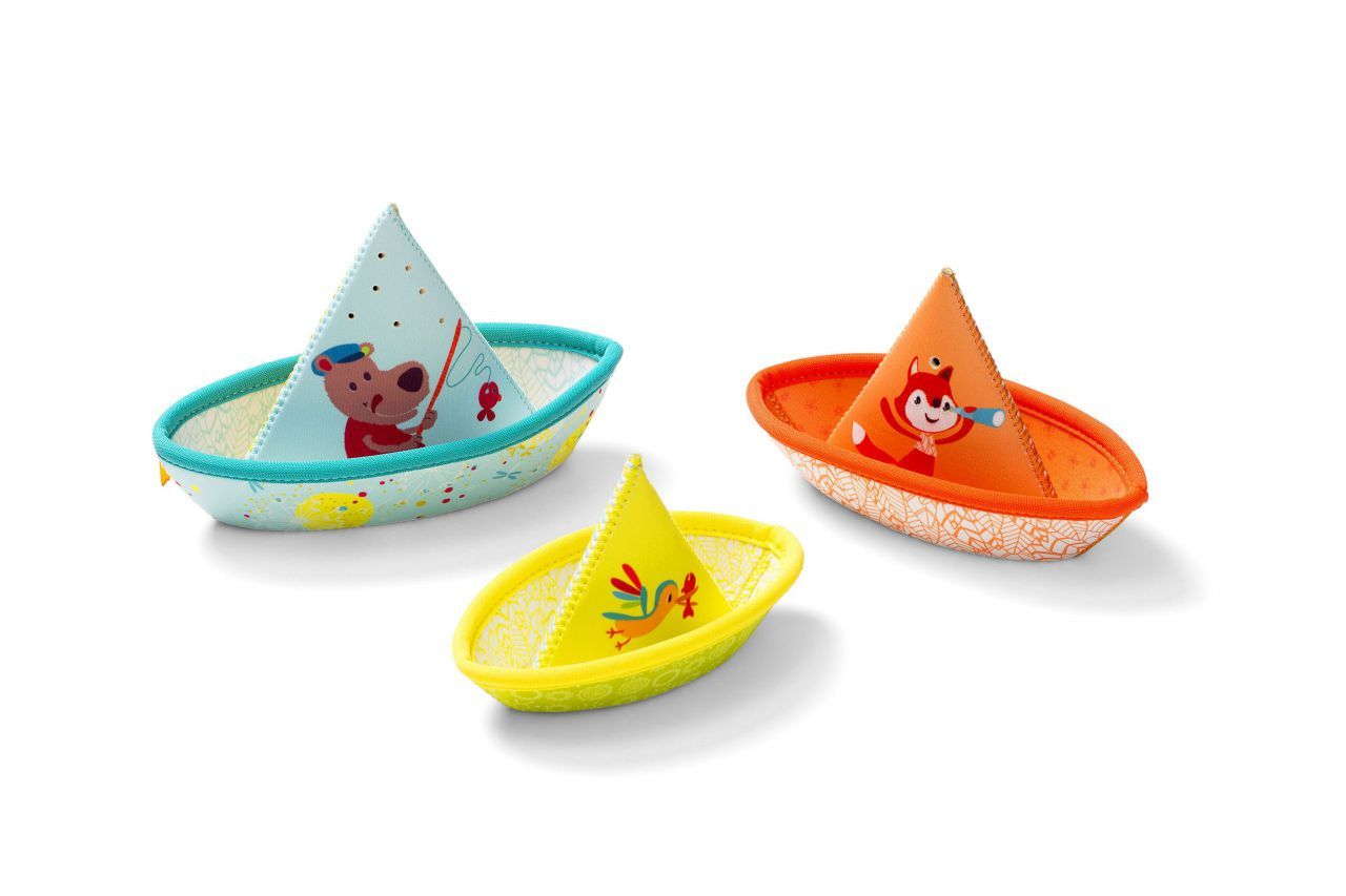 TRES BARQUITOS PARA EL AGUA-