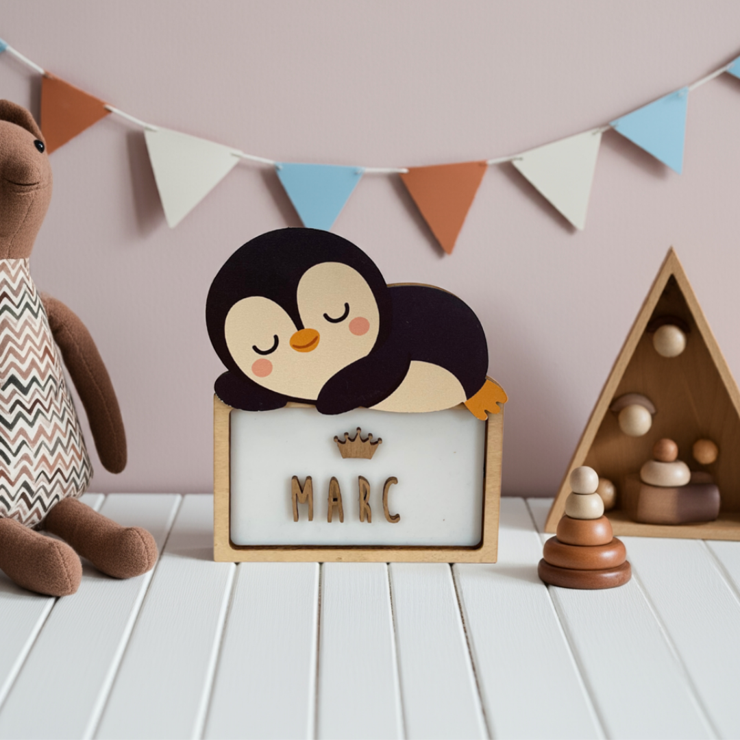 LÁMPARA PEQUEÑA PINGÜINO - CON KIT D ELETRAS PERSONALIZABLE -