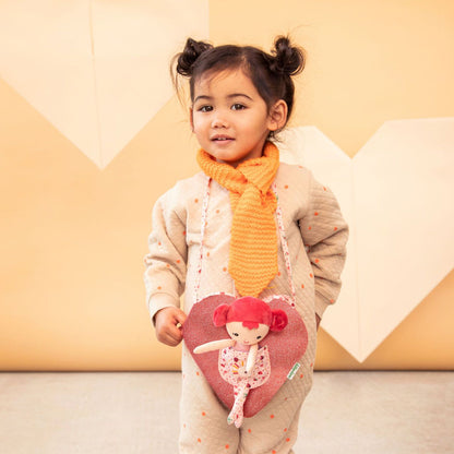MUÑECA ALINE CON BOLSA EN FORMA DE CORAZÓN
