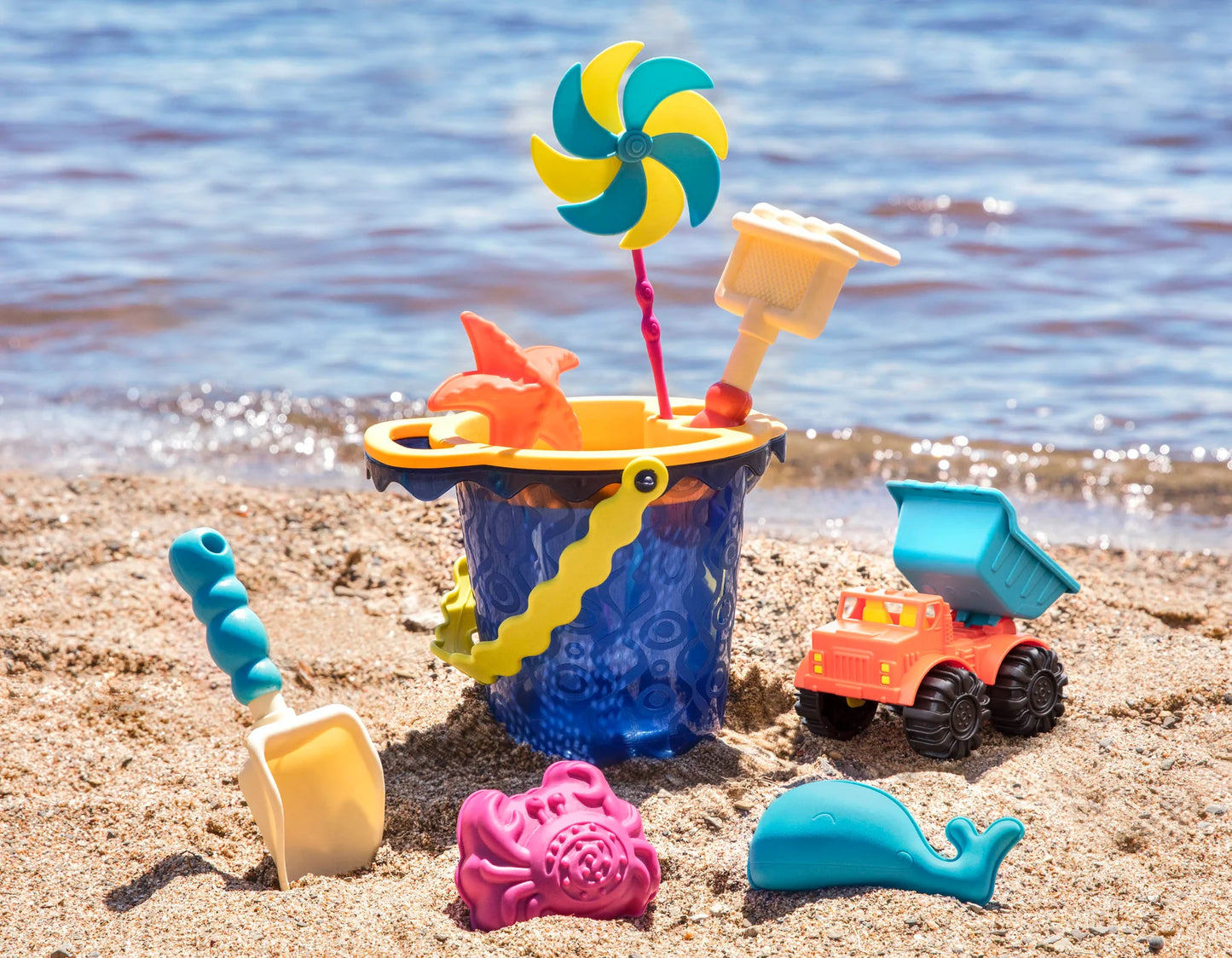 CONJUNTO DE PLAYA + CUBO - B.TOYS