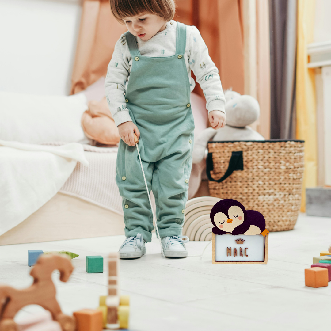 LÁMPARA PEQUEÑA PINGÜINO - CON KIT D ELETRAS PERSONALIZABLE -